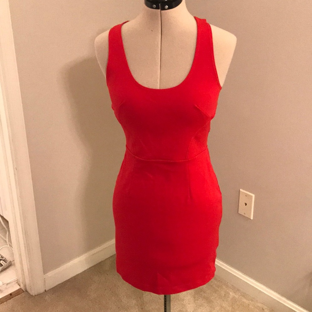 RED DRESS - Picture 2 of 2